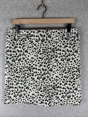 LOFT Black and White Animal-Print Mini Skirt Women's Petite Size 6